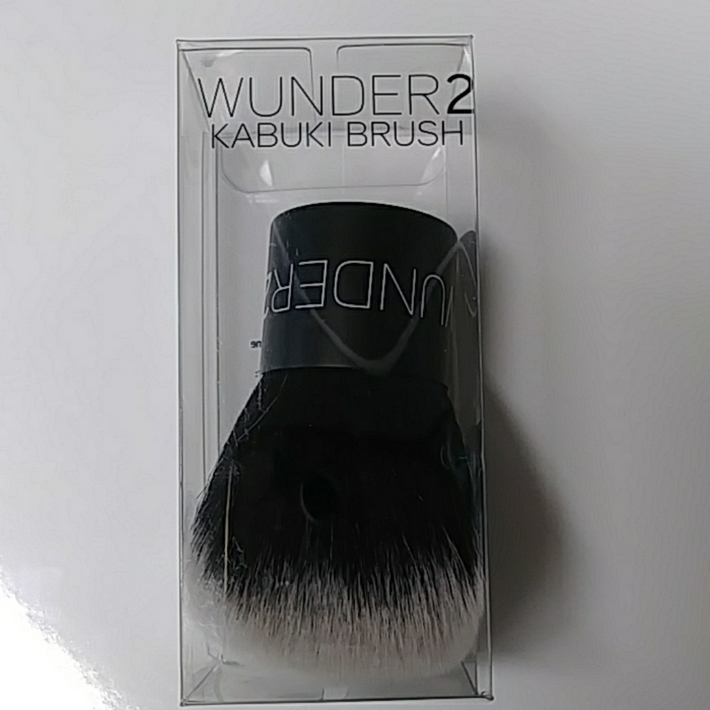 Wunder 2 kabuki brush